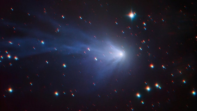 Heavy metal fumes in comets far from the sun