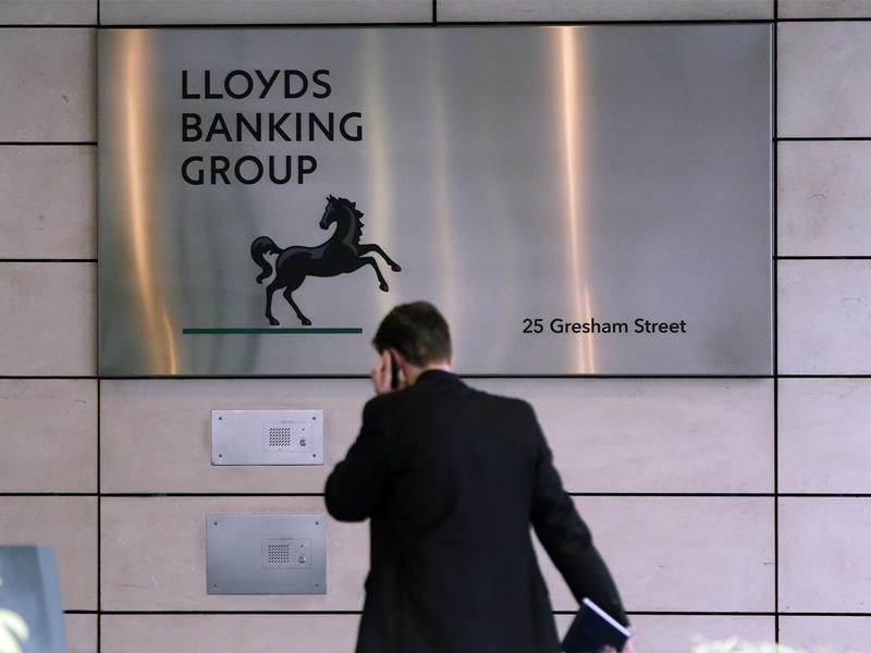 Lloyds closes 44 UK branches