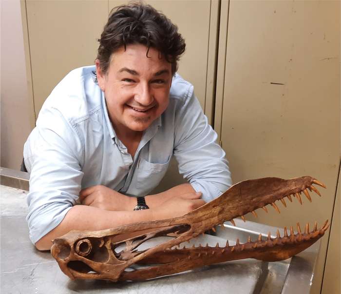 Timothy Richards, one of the authors of the study, is next to a steroid skull belonging to the Anhangurian group.  © Timothy Richards