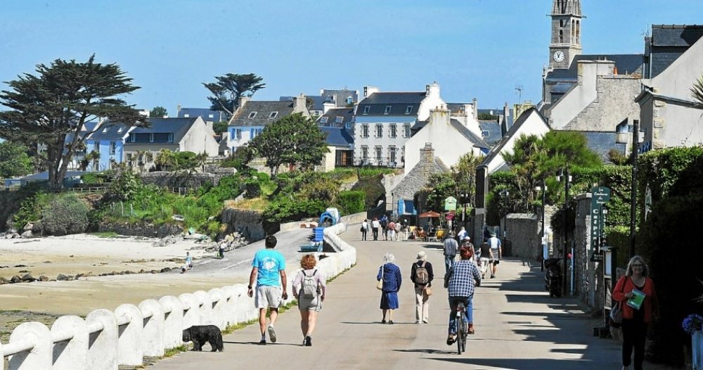 At the Île de Batz, the Île Debating Society provides a space for expression - Roscoff