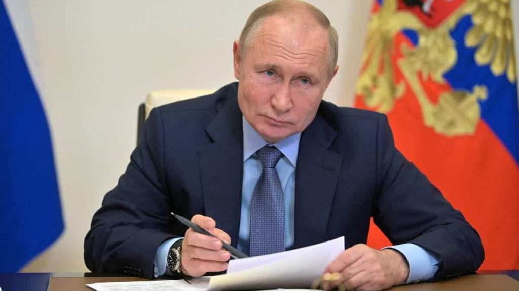 Putin pleads with Russians to get vaccinated