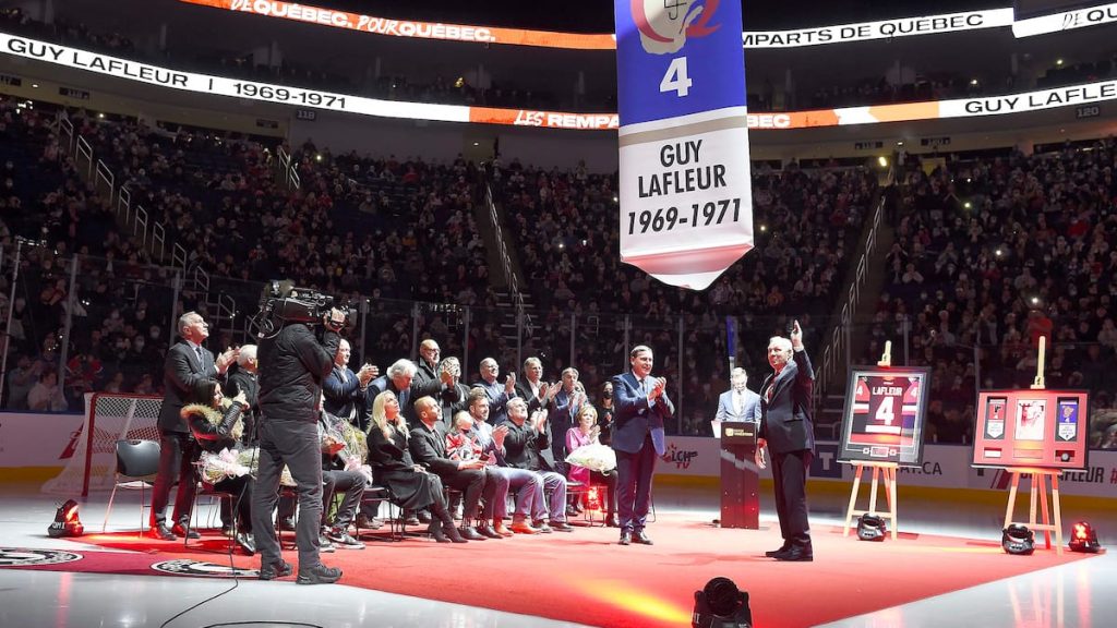 [VIDÉO] Pull off the famous number 4: A touching encounter with Guy Lafleur