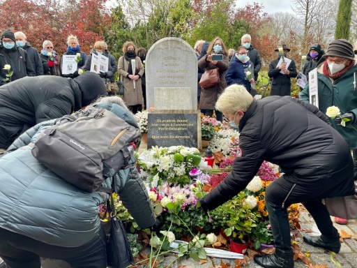 In a French cemetery, anger and hope are expressed by relatives of the deceased who were mistreated in a "mass grave" at a Paris university.
