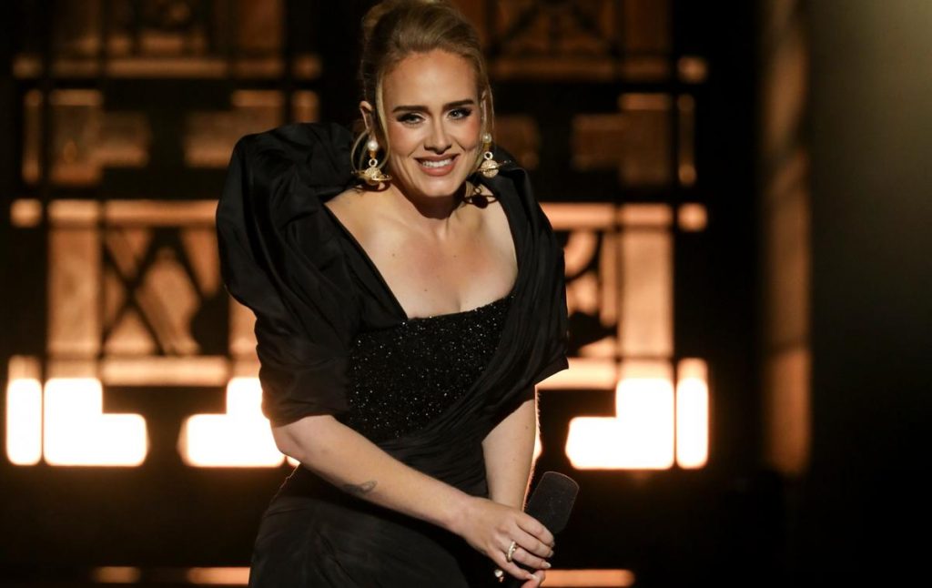 Adele and her Saturn earrings tell a lot about her new life