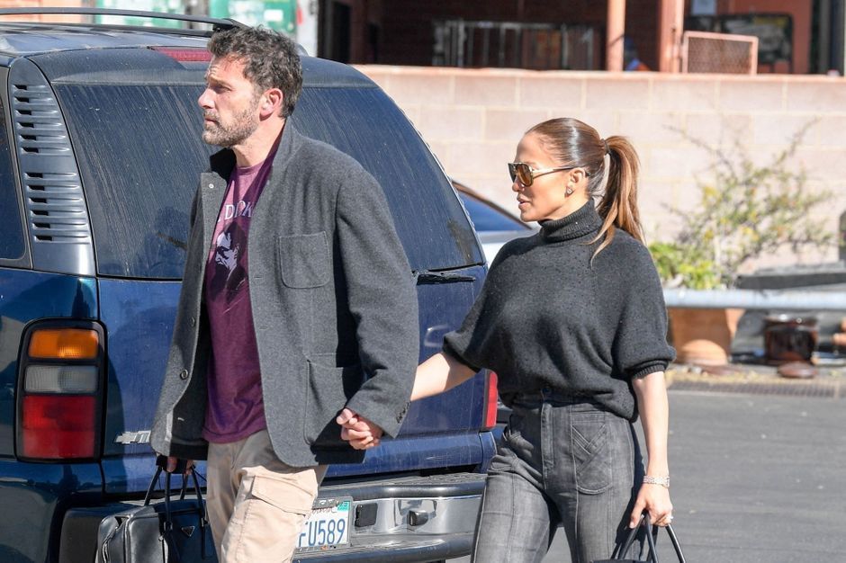 Ben Affleck and Jennifer Lopez, outside after celebrating Thanksgiving
