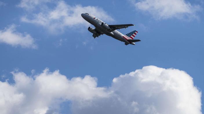 Les températures chutent à partir d'une certaine altitude, et les immigrants clandestins se cachant dans le train d'atterrissage d'avion sont exposés au risque de mourir d'hypothermie, de manque d'oxygène, ou de chuter de l'appareil, souligne l'agence américaine de l'aviation FAA, qui a publié une étude sur le sujet.