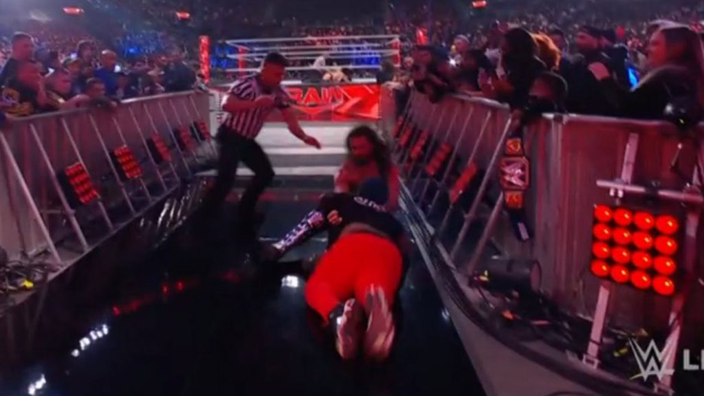 Seth Rollins attacked by a fan in full raw!