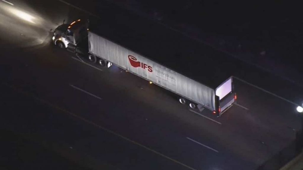 Video |  Stolen truck wreaks havoc on Los Angeles roads