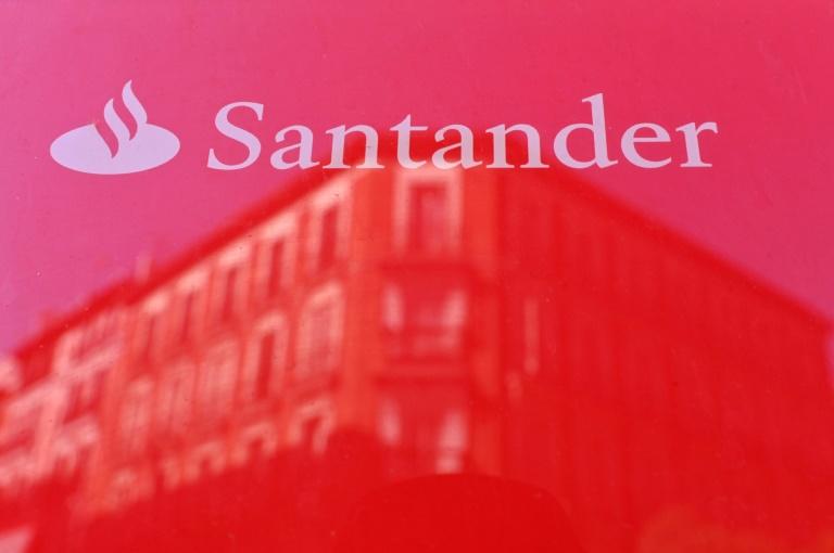 Coincidentally Santa Claus, Santander mistakenly distributed 130 130 million