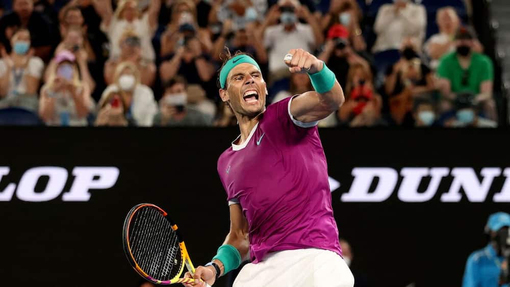 Australia: Nadal drops a round, but advances