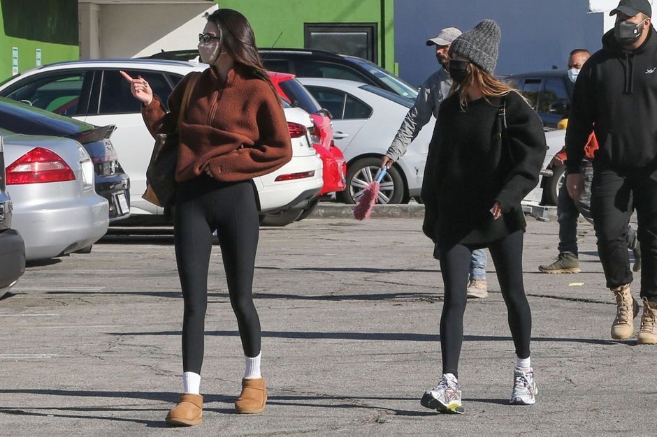 Casual outing for Hailey Bieber and Kendall Jenner