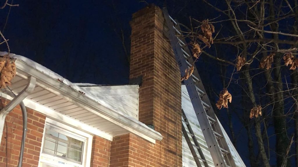 Robbery stuck in chimney rescued by firefighters