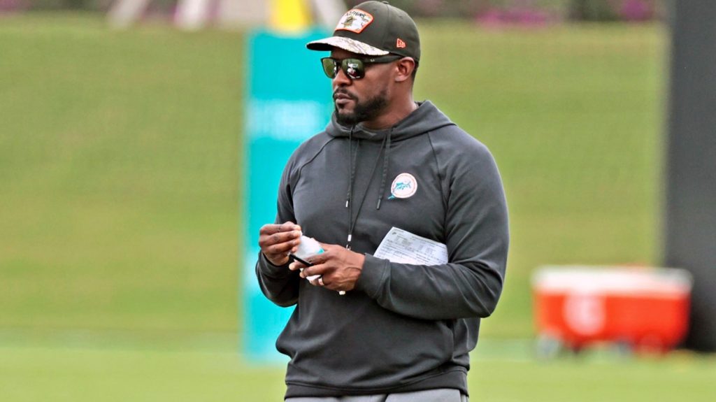 NFL: Dolphins wanted to buy the silence of Brian Flores