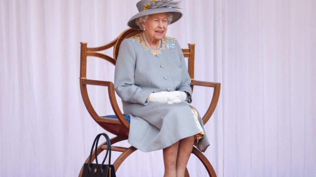 Queen Elizabeth II cancels video conferences after being diagnosed with Govt-19