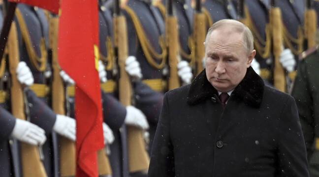 The Russians promise a 'strong and painful' response to US sanctions