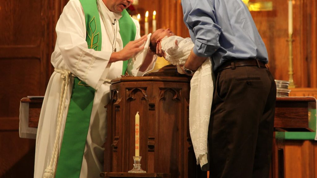 The resignation of a priest who baptized thousands of believers by false formula