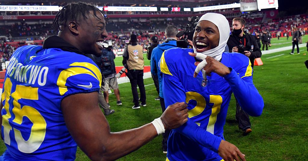 USA: Okoronko and Rams win Super Bowl