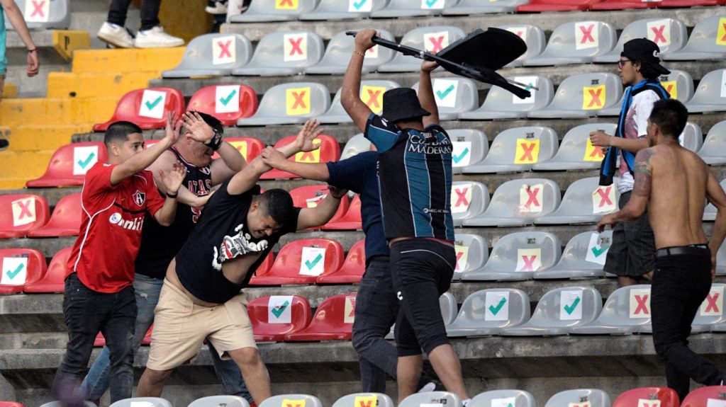 Football: Matches stopped in Mexico after fierce fighting between fans