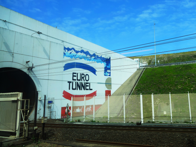 The new power line between France and the United Kingdom will pass through the Channel Tunnel