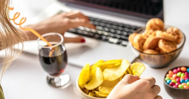 According to science, this time of day is best for snacking without gaining weight
