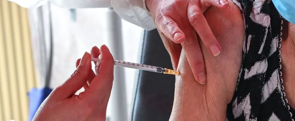 Fourth dose extended to people aged 60 or older: Vaccination campaign planned in the fall
