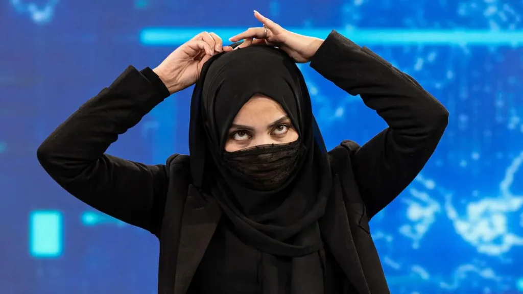 Afghanistan: presenters, forced to cover their faces, swear to keep fighting