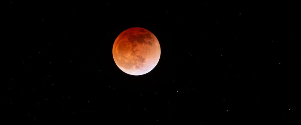 [EN IMAGES] Watch or re-watch the amazing photos of the 'red' eclipse