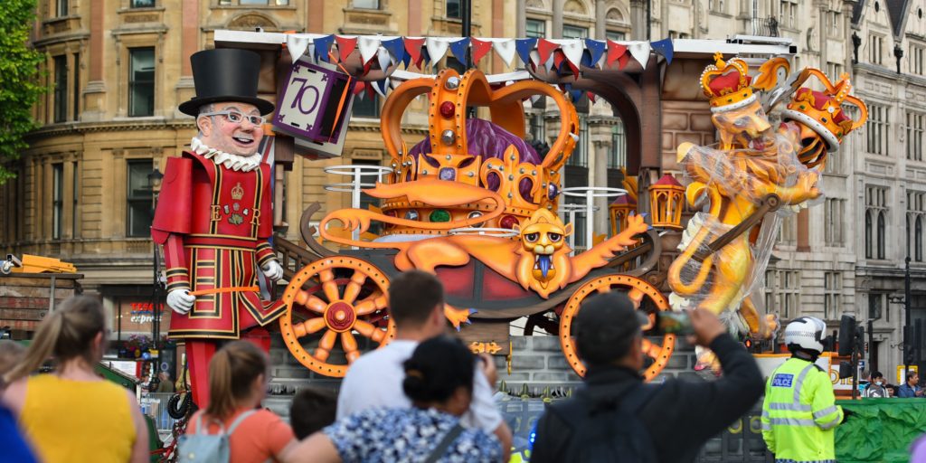 In the United Kingdom, 100,000 "street parties" were organized to celebrate Elizabeth II