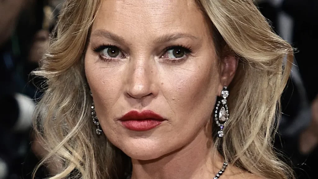 Kate Moss claps for Johnny Depp in London