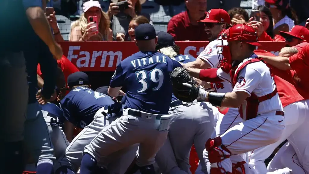 WATCH: All-out violent brawl in Major League Baseball