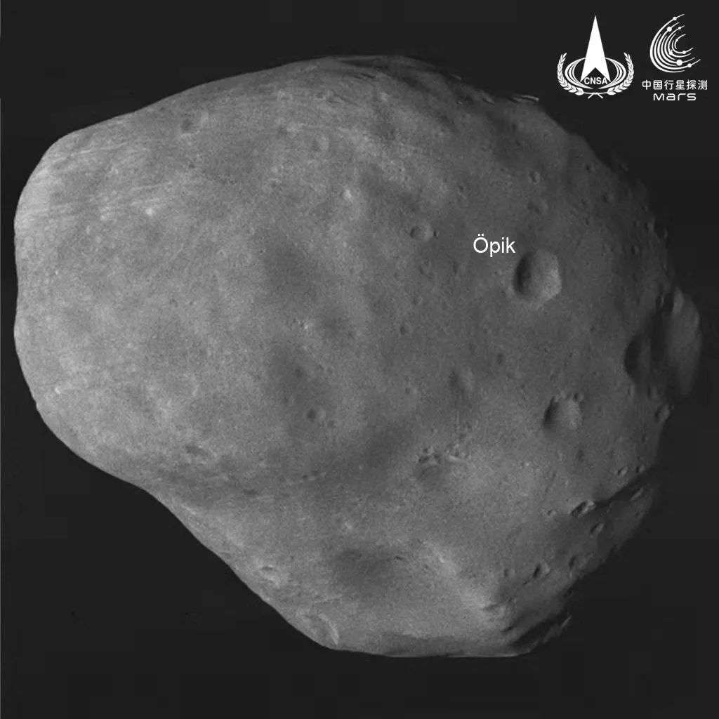 La sonde chinoise Tianwen-1 vient de renvoyer une magnifique image de Phobos, la plus grande des deux lunes de Mars. © CNSA