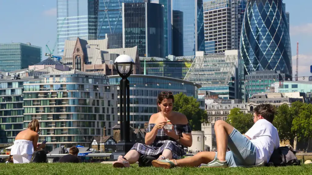 Climate change has made UK heatwaves 10 times more likely, study says