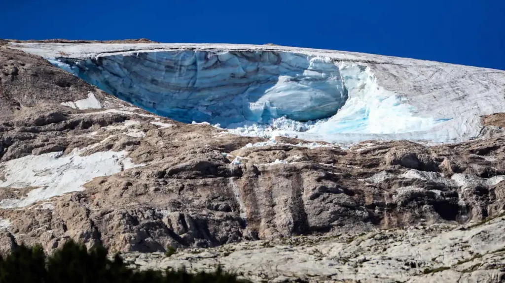 Glacier collapse in Italy linked to global warming