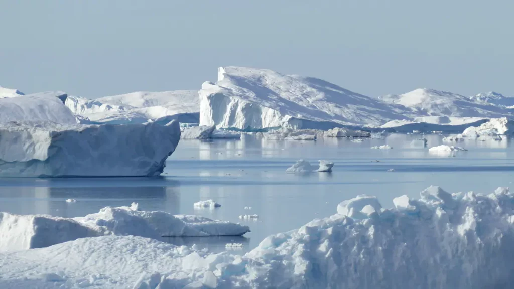 Greenland ice melts: the equivalent of 7.2 million Olympic swimming pools in three days