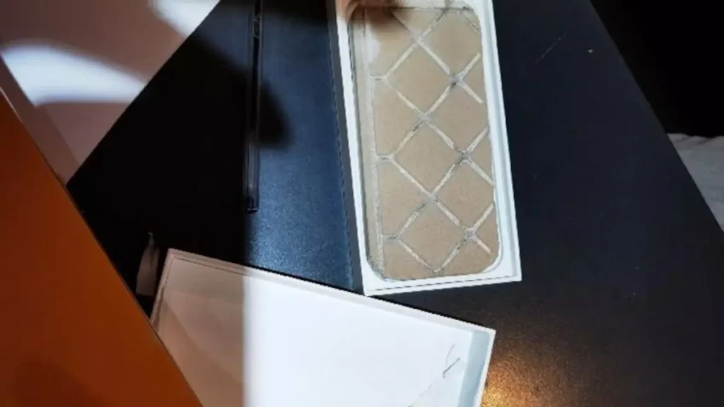 He goes shopping for an iPhone 13 for his wife, and ends up with a piece of tile