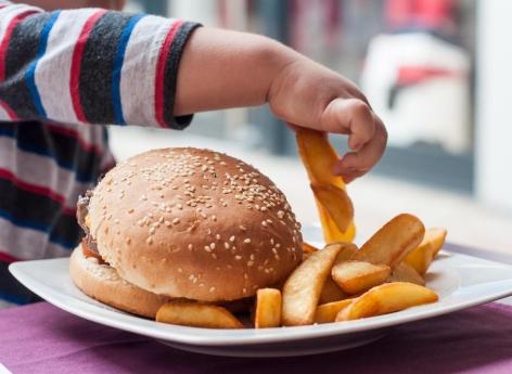 Negative emotions make children eat fast food