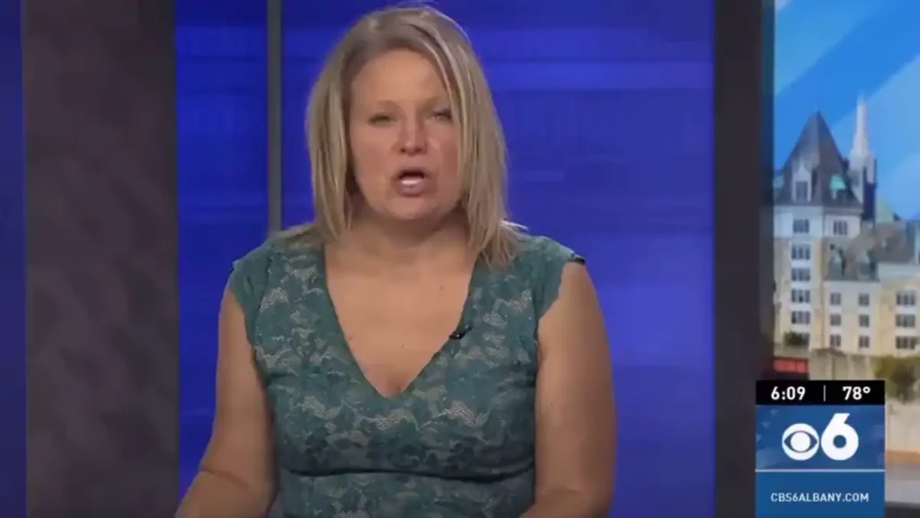 Newsreader pauses after disastrous newscast full of discomfort