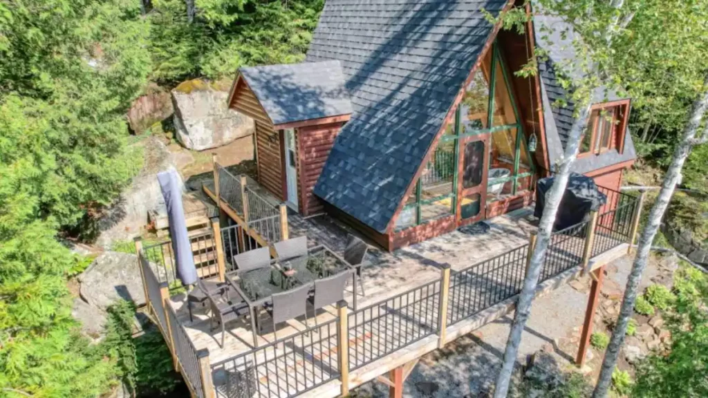 A-shaped chalet on the edge of a lake for sale for $349,000 in Sainte-Lucie-des-Laurentides