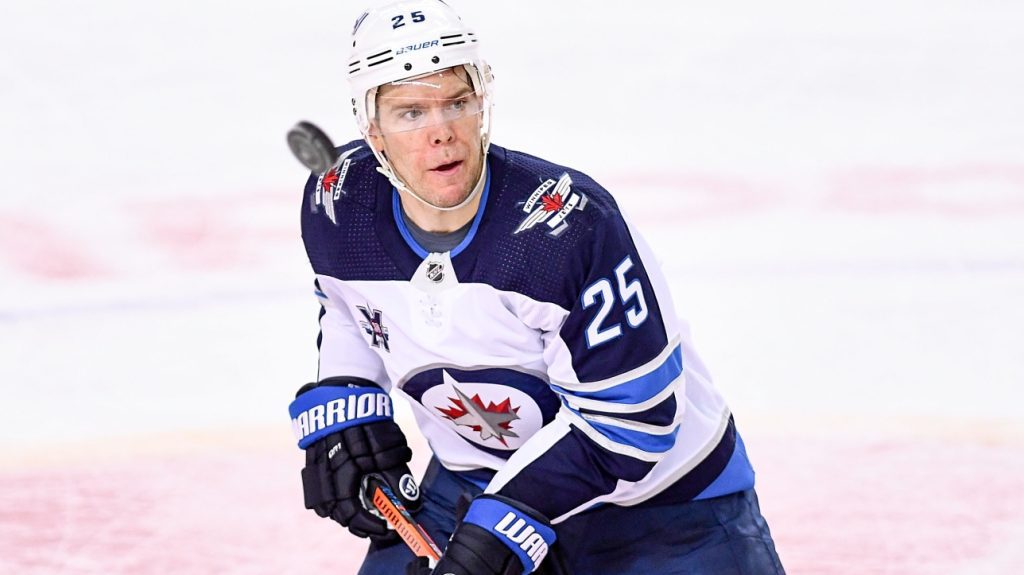NHL: Hurricanes signs veteran center Paul Stastny to one-year contract