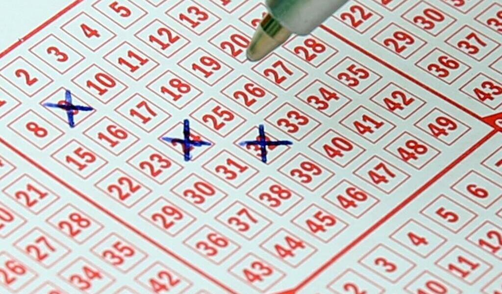 Aussie wins lottery jackpot after looking at wrong numbers