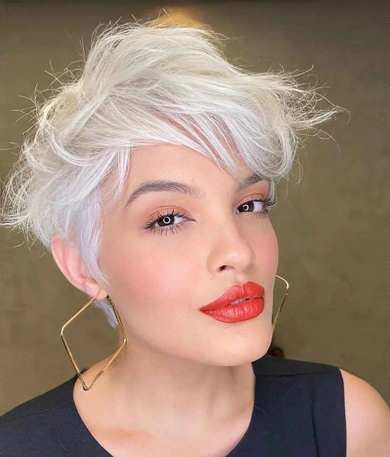 Gray hair or white?  Here are the best short hairstyles!