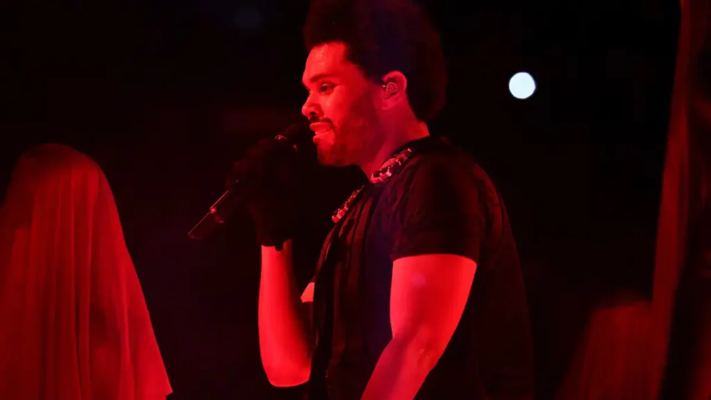 Singer The Weeknd loses his voice during the concert