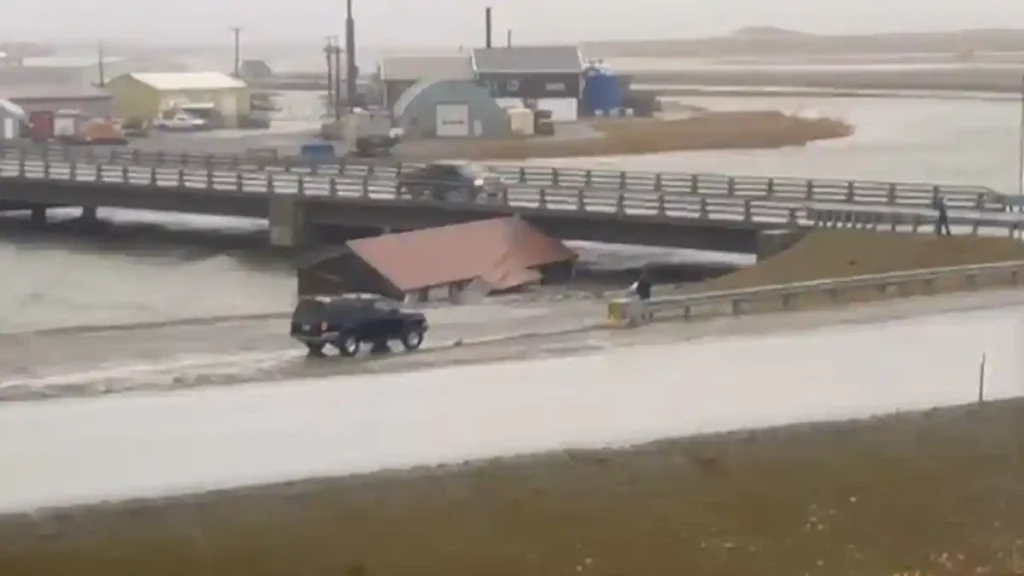 on video |  Homes swept, waves 3 meters high, floods: Alaska is hit by a rare storm of strength