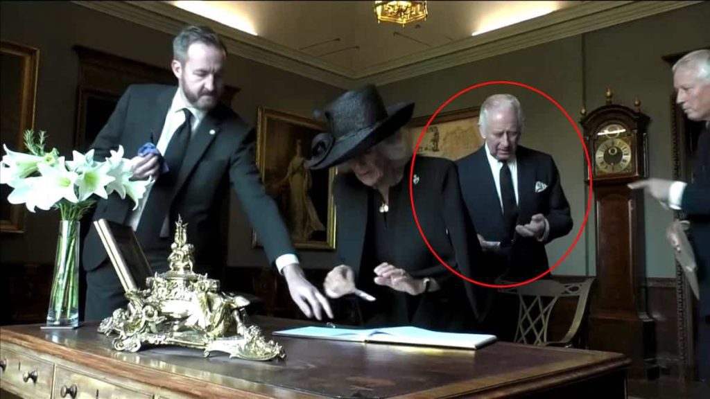 on video |  King Charles III angry at the leaking pen