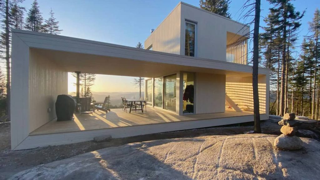 Incredible little house for rent on top of a mountain near Quebec