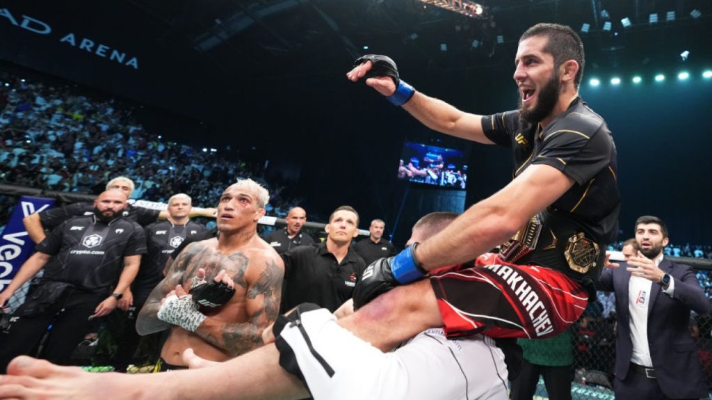 UFC: Islam Makhachev ousts Oliveira.  Dillashaw was injured