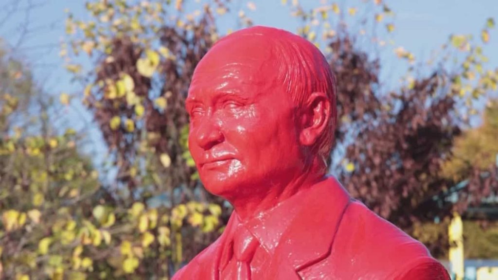 Interesting statue of Putin on display in London