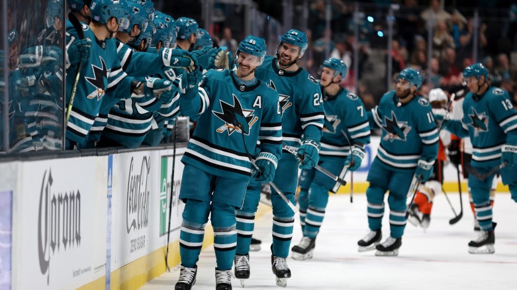 NHL: Eric Carlson scores a hat-trick, first in his career (Sharks)