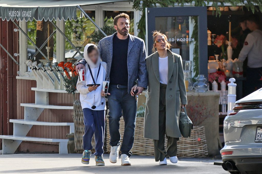 Christmas shopping for Jennifer Lopez and Ben Affleck with one of their children